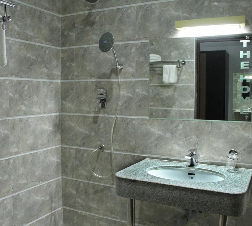 טירופור Hotel The Home מראה חיצוני תמונה