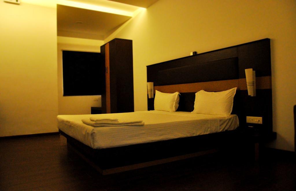 טירופור Hotel The Home מראה חיצוני תמונה