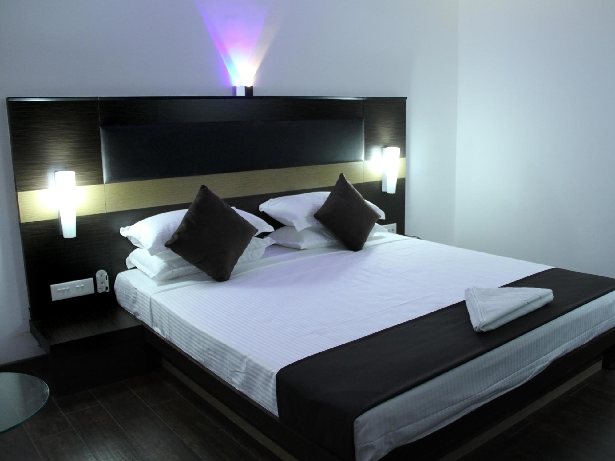 טירופור Hotel The Home מראה חיצוני תמונה